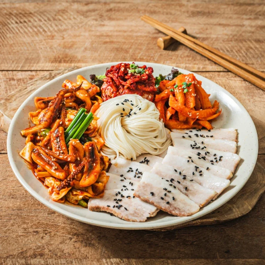 오봉집 오징어보쌈한상